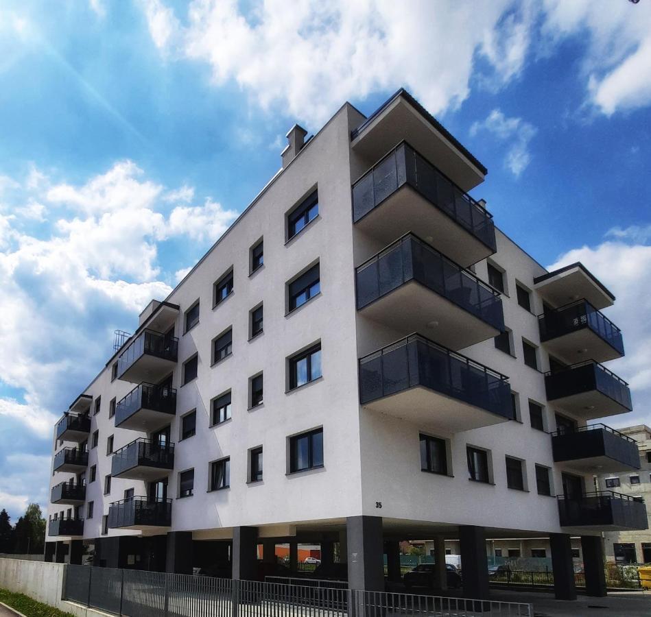 Apartment Mrvica Near The Zagreb Airport Velika Gorica Esterno foto